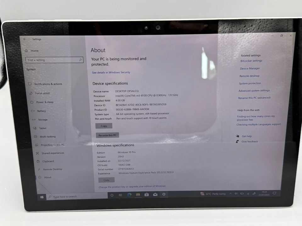 Microsoft Surface Pro 4 | Intel Core M3-CY30 | 4GB RAM | 128GB SSD |Screen Crack - Image 1 of 4