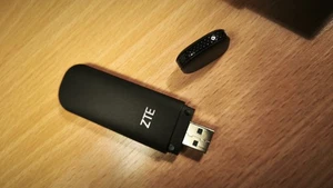ZTE MF710M Surfstick mobiles Internet SIM + SD Karte mit Gratisversand - Bild 1 von 6