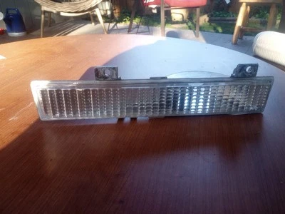 GM 16500945 LH FRONT CORNERING LIGHT LENS HOUSING - Image 1 of 4