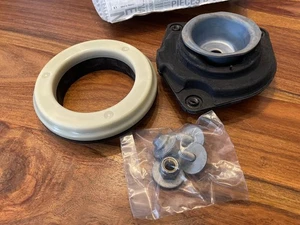 Renault Clio 3 RS197 RS200 NEW GENUINE front strut top mounting 7701208823 11F - Picture 1 of 7