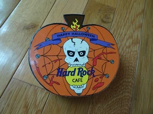 Hard Rock Cafe pin Online Halloween Vampire Girl Boxed Set 2001 - Picture 1 of 2