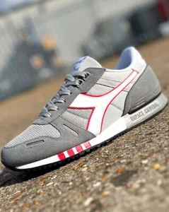 Diadora Titan Trainer Gris/Blanco/Rojo - Zapatillas, Retro, Años 80, Seb Coe, Corredores - Imagen 1 de 4