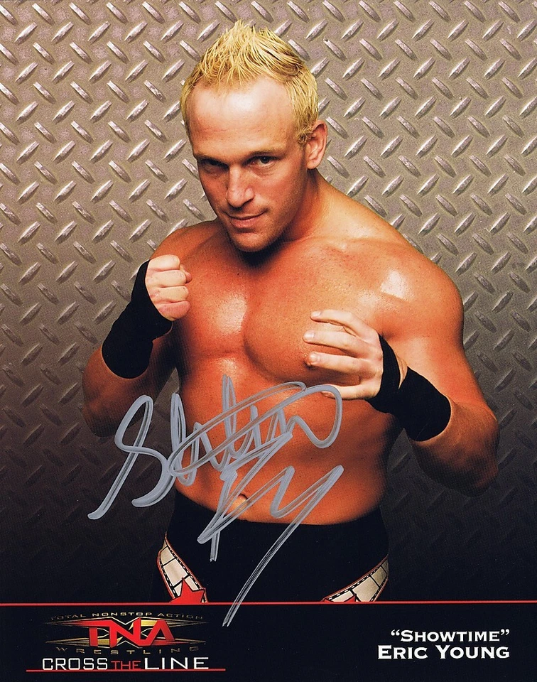 Foto 8x10 firmada por Eric Young de Showtime - WWE TNA - con certificado de autenticidad Foto 1 de 1
