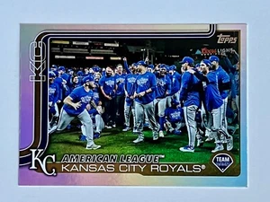 2025 Topps Series 2 Rainbow Foil Kansas City Royals Team Card - Picture 1 of 2