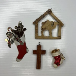 H7 Lote Vacaciones Navidad Madera Camello Medias Esmalte Cruz Años 70 Retro Colgantes - Imagen 1 de 5