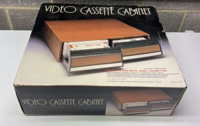 Estuche de almacenamiento de gabinete de 2 cajones de grano de madera con soporte de cinta VHS vintage para 24 NUEVO Foto 1 de 4