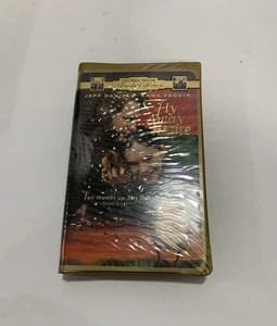 Fly Away Home (VHS, 1997, Captioned Clam Shell Case) - Picture 1 of 3