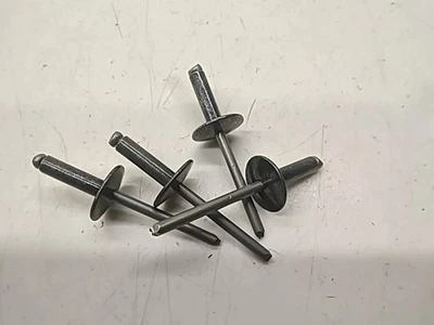 Remache Cantidad 4 - 2000 POLARIS NOS Foto 1 de 4