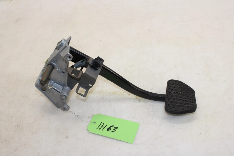 2003-2008 BMW Z4 Brake Pedal OEM IH63 - Image 1 of 4
