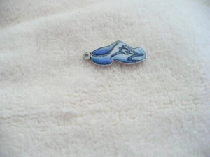 B23- VINTAGE DUTCH HOLLAND BLUE WOODEN SHOE  CHARM   #1218E - Picture 1 of 9