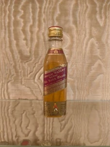 JOHNNIE WALKER RED LABEL SCOTCH WHISKY MIGNON 4CL 43%VOL - Bild 1 von 1