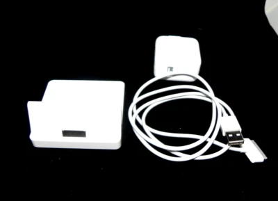 Excellent Condition Apple A1352 Docking Station for iPad 1/2/3 + Cord + Plug OEM - Image 1 of 3