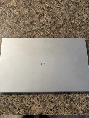 "Laptop LG Gram 15"" Ligera, Intel 11ª Generación Core i5, 16 GB RAM, 512 GB SSD"  Foto 1 de 4