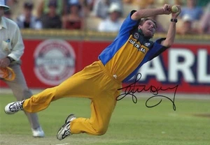 Cricket - Ian Harvey - Hand Signed 12x8 Photograph - Australia - COA - Picture 1 of 1
