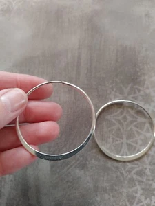 Vintage silver plated metal hoop earrings 1 7/8" diameter - Picture 1 of 8