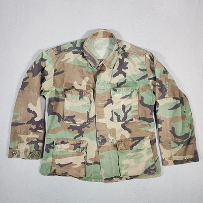 Chaqueta del Ejército de Estados Unidos Para Hombres Mediana Corta Verde Bosque Camuflada Bolsillos Combate Militar Foto 1 de 4