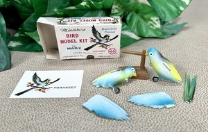 MARX Miniature Bird Model Kit - HK 6157 PARAKEET - 1960s Vintage - Picture 1 of 6