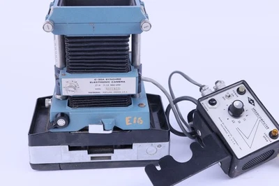 Vintage Tektronix Polaroid C-30A Synchro Electrinic Camera - Image 1 of 4