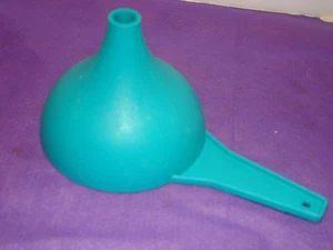 Tupperware Vintage #1227 Green Kitchen Funnel - 3.75” -EUC - Picture 1 of 3