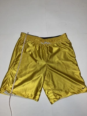 Pantalones Cortos Nike Dorados Para Hombre Pequeños Equipo Nike Baloncesto De Colección Foto 1 de 4