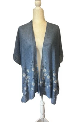 Cardigã feminino quimono bordado frontal aberto margarida OS azul viscose boho chique - Imagem 1 de 4