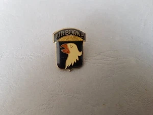 Pin's ARMEE / MILITAIRE - Airborne Eagle -Blason Ecusson - Tête d'Aigle - Picture 1 of 12