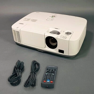 4000 Lumens 3LCD Projector WXGA HD HDMI - Less Than 500 Lamp Hours Used w/Bundle - Image 1 of 4