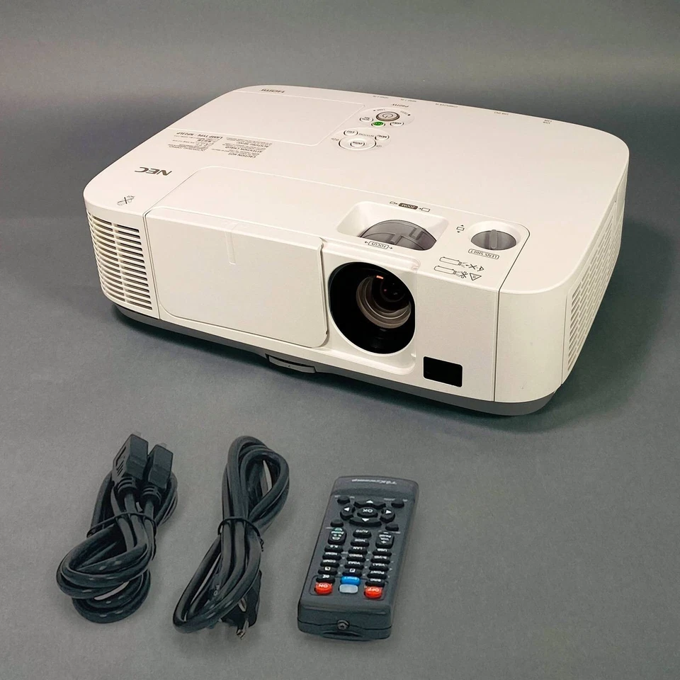 4000 Lumens 3LCD Projector WXGA HD HDMI - Less Than 500 Lamp Hours Used w/Bundle - Image 1 of 4