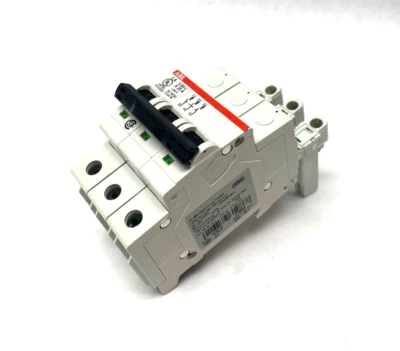 Disyuntor curva K Proline ABB PL703U-K20 3 polos 20A 240VAC E212323 Foto 1 de 4