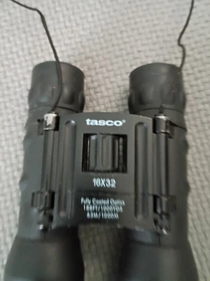 Tasco 16x32 Binoculars 188ft/1000 Yds Range, 63m/1000m Fully Coated Optics - Image 1 of 4