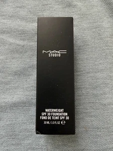 MAC Studio Waterweight SPF 30/PA++ Foundation Flüssige Foundation, Nr. NW15, neu - Bild 1 von 5