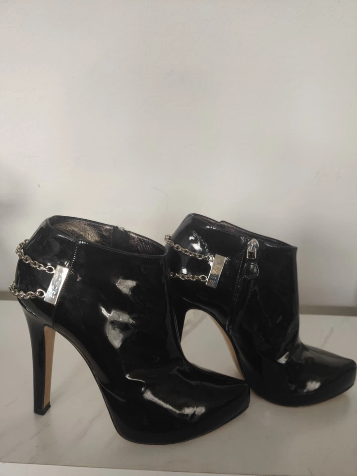 Botín de aguja Escada de charol negro Foto 1 de 4