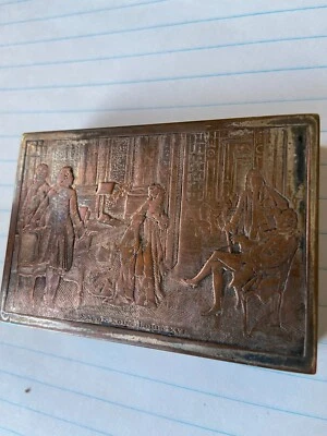 ANTIQUE FRENCH SNUFF BOX ON FRONT COVER 8K GOLD INSCRIBED "SALON SOUS LOUIS XVI" - Image 1 of 4