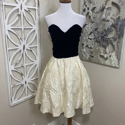 DE COLECCIÓN AÑOS 80 90 ZUM ZUM talla 5/6 TERCIOPELO TUL CUELLO CORAZÓN VESTIDO DE GRADUACIÓN AJUSTE Y ACAMPANADO Foto 1 de 4