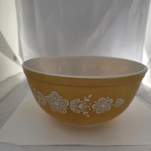 Vintage Pyrex 2,5 Qt ciotola di miscelazione farfalla oro utensili da forno USA 🌼🍳 cucina retrò - Foto 1 di 15