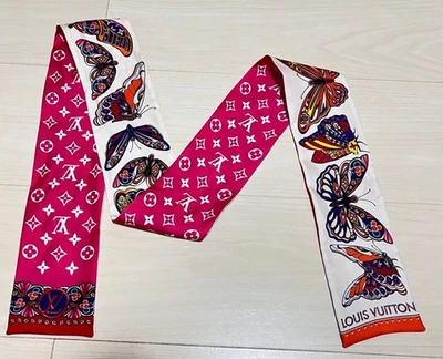 Louis Vuitton M Line World of Love Seda Bandeau Bufanda 120cm Nuevo Foto 1 de 2