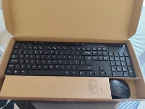 Amazon Basics MD023 Full-Sized Wireless Keyboard and Mouse Combo - Afbeelding 1 van 1