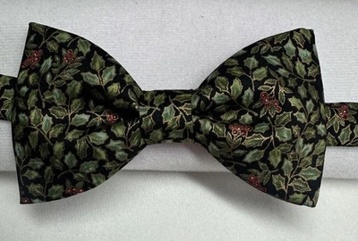 New Christmas Holly & Berry Bow Tie Men's Festive Party Wedding Xmas Gift UK - Image 1 of 3