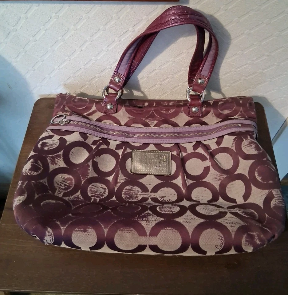 Bolso Coach Poppy Jacquered Signature púrpura, bolso grande Foto 1 de 4