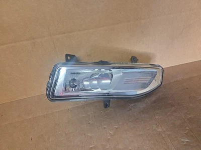 Nissan Rogue 2017-2020 pasajero/lado derecho luz antiniebla halógena OEM H257 Foto 1 de 4