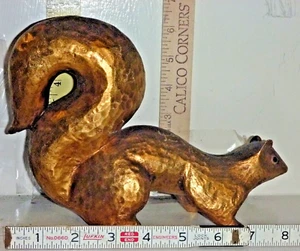 Estatuilla de ardilla de cerámica de colección ~9" de largo x 61/2" de alto - Imagen 1 de 9