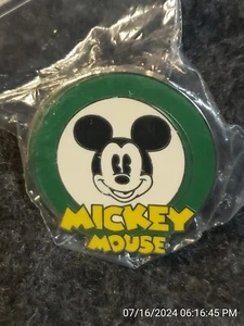 2010 Disney Official Mickey Mouse Trading Pin Green Smiling Mickey (C19B3)PB1 - Bild 1 von 4