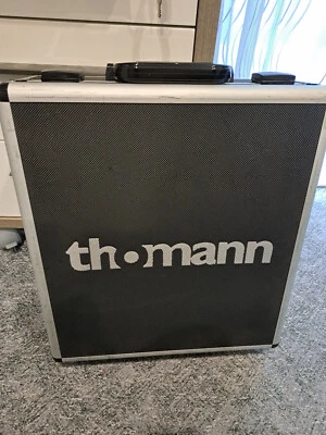 Behringer Mischpult Xenyx X1222 USB mit Case / Boxen F 1220D + Ständer - Bild 1 von 4