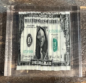 The Shrinking Dollar - Vintage Briefbeschwerer in dickem Plexiglasblock - Echtgeld - Bild 1 von 5