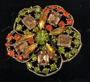 VINTAGE BEAUTIUFL MULTI COLORED RHINESTONE FLOWER BROOCH - Picture 1 of 4