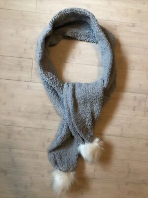 NUEVO CON ETIQUETAS Hollister Mujer Pom Pom Acogedor Tejido Imitación Piel Gris Invierno Bufanda Talla Única $29 Foto 1 de 4