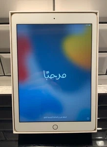 iPad 5th Generation (2017) 32GB Gold Includes Charger - Photo 1/4