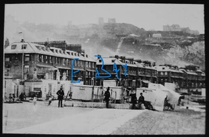Photograph DOVER ENGLAND THE OLD BATHING HUTS C1905 Magic Lantern Slide - Picture 1 of 5