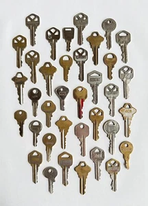 Gebrauchtes Schlüsselset #1 (35-teiliges Set) diverse Schlüssel zum Basteln, Haus, Auto, Schlossschlüssel - Bild 1 von 4