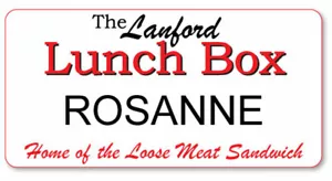 ROSANNE LANFORD LUNCH BOX NOME DISTINTIVO COSTUME HALLOWEEN SPILLA COSPLAY PROP - Foto 1 di 2